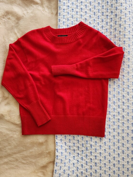 Banana Republic Sweaters - Banana Republic Women's Perfectly Soft Classic Red Crewneck Sweater Size Small